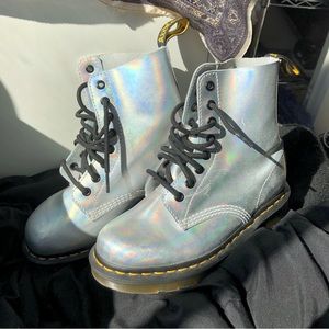 Dr Marten metallic silver size 6🖤